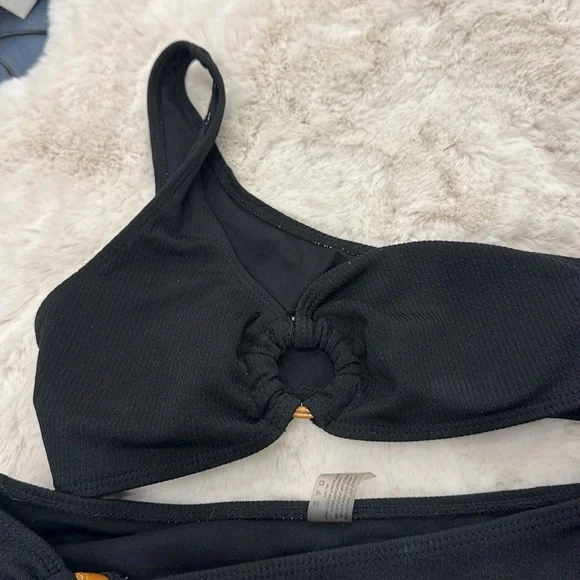 Two piece black bikini - Picture 4 of 5